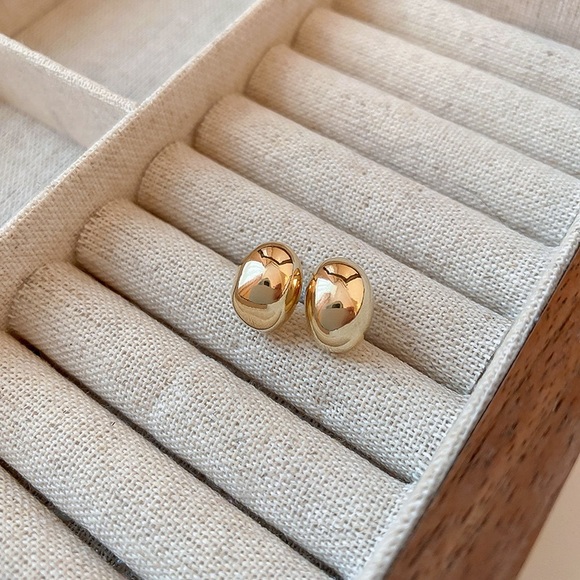 Gold Colored Contemporary Fashion Earring - Picture 3 of 7